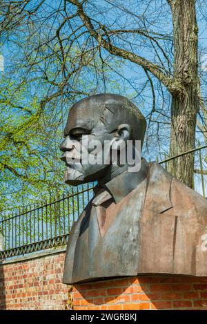 Kozlowka, Polen. 29. April 2023. Denkmal von Wladimir Iljitsch Lenin, russischer Revolutionär und Politiker, Gründungsvater von Sowjetrussland Stockfoto