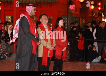 Riad, Saudi-Arabien. Februar 2024. Der chinesische Botschafter in Saudi-Arabien Chen Weiqing (C) nimmt am 5. Februar 2024 in der Chinatown of the Boulevard World in Riad, Saudi-Arabien, an einer Veranstaltung Teil, die das bevorstehende chinesische Lunar New Year oder das Frühlingsfest feiert. Quelle: Wang Haizhou/Xinhua/Alamy Live News Stockfoto