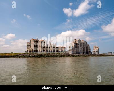 Apartmentkomplex Residence Port Scaldis am Fluss Westerschelde in Breskens, Zeeuws-Vlaanderen, Zeeland, Niederlande Stockfoto