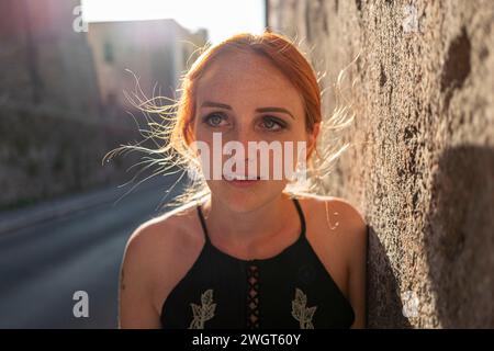 Junge Frau mit roten Haaren, Rom, Italien Stockfoto