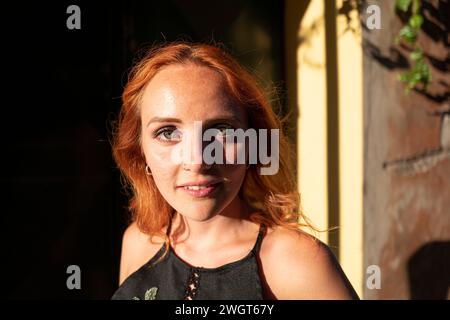 Junge Frau mit roten Haaren, Rom, Italien Stockfoto