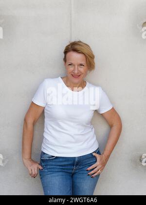 Blonde Frau in der Stadt, Mailand, Italien. Stockfoto