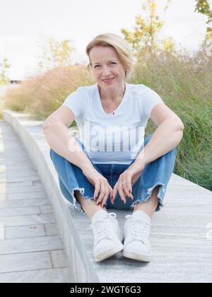 Blonde Frau in der Stadt, Mailand, Italien. Stockfoto