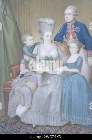 Willem V. (1748–1806), Prinz von Oranje-Nassau, mit seiner Frau Frederika Sophia Wilhelmina van Pruisen und ihren Kindern Frederica Louisa Wilhelmina, Willem Frederik und Willem George Frederik, Pieter Le sage, 1779 Miniatur (Gemälde) Porträt von Willem V. (1748–1806), Prinz von Oranje-Nassau, mit seiner Frau Frederika Sophia Wilhelmina van Pruisen und ihren Kindern Frederica Louisa Wilhelmina, Willem Frederik und Willem George Frederik. Laufen Sie in einem Innenraum, die Mutter sitzt auf einem Stuhl mit den Kindern um sich herum, der Vater steht hinter dem Stuhl. Teil der Porträt-Miniatursammlung Stockfoto