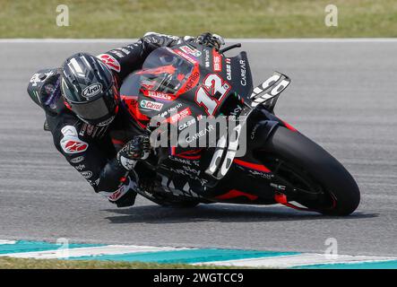 Kuala Lumpur, Malaysia. Februar 2024. Der spanische Fahrer Maverick Vinales von Aprillia Racing in Aktion während des Sepang MotoGP Offiziellen Tests auf dem Sepang International Circuit. (Foto: Wong Fok Loy/SOPA Images/SIPA USA) Credit: SIPA USA/Alamy Live News Stockfoto