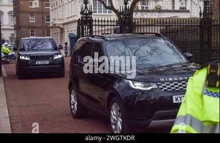 London, England, Großbritannien. Februar 2024. Eine Autokolonne, wahrscheinlich Prinz Harry, verlässt Clarence House, nachdem er König Karl III. Besucht hatte, nachdem bekannt gegeben wurde, dass bei dem König Krebs diagnostiziert wurde. (Kreditbild: © Vuk Valcic/ZUMA Press Wire) NUR REDAKTIONELLE VERWENDUNG! Nicht für kommerzielle ZWECKE! Stockfoto