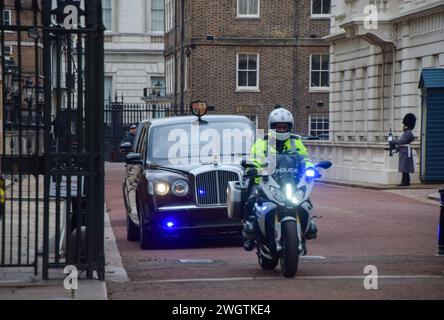 London, England, Großbritannien. Februar 2024. KÖNIG KARL III. Verlässt Clarence House nach einem Besuch von Prinz Harry, nachdem bekannt gegeben wurde, dass bei dem König Krebs diagnostiziert wurde. (Kreditbild: © Vuk Valcic/ZUMA Press Wire) NUR REDAKTIONELLE VERWENDUNG! Nicht für kommerzielle ZWECKE! Stockfoto