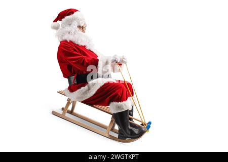 Santa Claus fährt auf einem Holzschlitten isoliert auf weißem Hintergrund Stockfoto