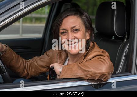 Frau draußen, Mailand, Italien. Stockfoto