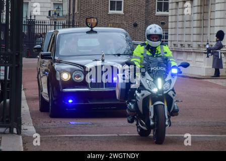 London, England, Großbritannien. Februar 2024. KÖNIG KARL III. Verlässt Clarence House nach einem Besuch von Prinz Harry, nachdem bekannt gegeben wurde, dass bei dem König Krebs diagnostiziert wurde. (Kreditbild: © Vuk Valcic/ZUMA Press Wire) NUR REDAKTIONELLE VERWENDUNG! Nicht für kommerzielle ZWECKE! Stockfoto