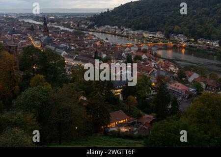 Spaziergang entlang des langen neckars Stockfoto