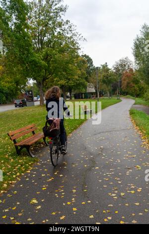 Spaziergang entlang des langen neckars Stockfoto