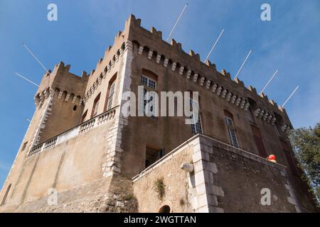 Le Chateau, Château Musée Grimaldi, der alte Burgturm beherbergt heute die städtische Galerie in Cagnes-sur-Mer. Stadt an der französischen Riviera in der Nähe von Nizza. Frankreich. (135) Stockfoto