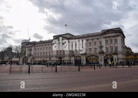 London, Großbritannien. Februar 2024. Allgemeine Ansicht des Buckingham Palace nach der Ankündigung, dass bei König Karl III. Krebs diagnostiziert wurde. Quelle: Vuk Valcic/Alamy Live News Stockfoto