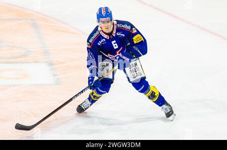 EHC Kloten - EV Zug, Stimo Arena, Nationalliga NL, reguläre Saison: #18 Matthew Kellenberger, Verteidiger EHC Kloten. (Kloten, Schweiz, 26.01.2024) Stockfoto