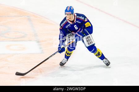 EHC Kloten - EV Zug, Stimo Arena, Nationalliga NL, reguläre Saison: #18 Matthew Kellenberger, Verteidiger EHC Kloten. (Kloten, Schweiz, 26.01.2024) Stockfoto