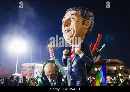 Viareggio, Italien. Februar 2024. Matteo Renzi wird am 3. Februar 2024 bei der ersten maskierten Parade des Karnevals von Viareggio in Viareggio, Italien, ausgestellt. (Foto: Alessandro Bremec/NurPhoto)0 Credit: NurPhoto SRL/Alamy Live News Stockfoto