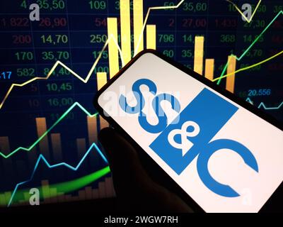 Konskie, Polen – 05. Februar 2024: Firmenlogo von SS&C Technologies auf dem Mobiltelefon Stockfoto