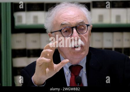 Foto Mauro Scrobogna/LaPresse 06-02-2024 Roma (Italia) - Politica - Senato, convegno &#x201c;Cessate il fuoco ora, a Gaza e in Ucraina&#x201d; - Nella foto: Alfonso Gianni, direttore Alternative per il Socialismo, durante il convegno organizzato dal Coordinamento Democrazia costituzionale Februar 06, 2024 Rom (Italien) - Politik - Senat, Konferenz "Waffenruhe jetzt, in Gaza und in der Ukraine" - auf dem Foto: Alfonso Gianni (Direktor für Alternativen für den Sozialismus) während der von der konstitutionellen Demokratiekoordination organisierten Konferenz Stockfoto