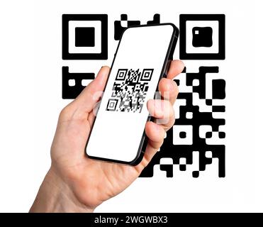 Scannen des QR-Codes mit der Mobiltelefonanwendung. QRCode-Scanner-App auf dem Bildschirm in der Hand isoliert auf weißem Hintergrund Stockfoto