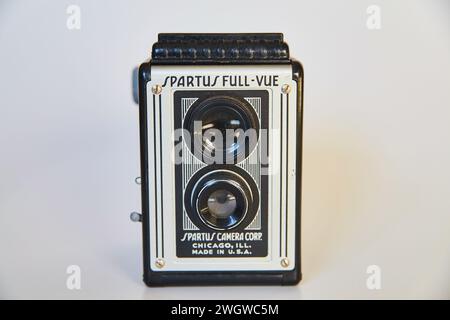 Vintage Spartus Full-Vue Kamera auf Off-White Hintergrund Stockfoto