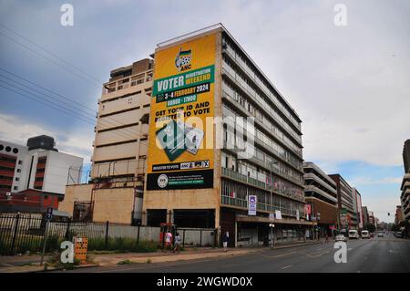 Das Wahlplakat des ANC wurde vor den Parlamentswahlen 2024 auf einem Gebäude im CBD von Pretoria angebracht. Stockfoto