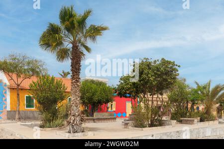 Sal Rei's Rainbow Fassaden : die bemalten Straßen von Sal Rei, Boa Vista. Hochwertige Fotos Stockfoto