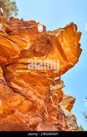 Sedona Red Rock Majesty, Devils Bridge - Blick Nach Oben Stockfoto