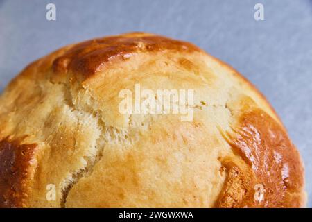 Handwerkliches Golden-Brown Brotbrot Close-Up-Textur Stockfoto