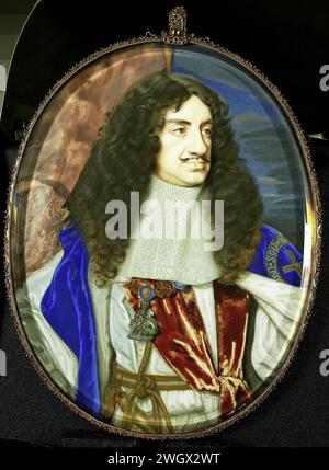 Karl II. (1630–85), König von England, Samuel Cooper, 1665 Miniatur (Gemälde) Porträt von Karl II. (1630–85), König von England. Büste, rechts. Teil der Porträt-Miniatursammlung. Pergament (tierisches Material). Gold (Metall). Glas Stockfoto