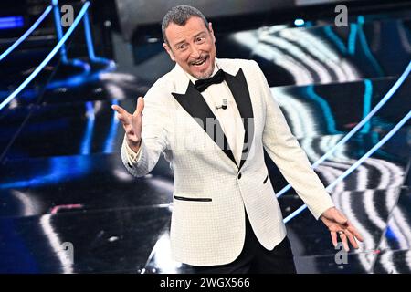 Sanremo, Italien. Februar 2024. Amadeus während der 74. Ausgabe des SANREMO Italian Song Festivals im Ariston Theatre in Sanremo, Norditalien - Dienstag, 6. FEBRUAR 2024. Unterhaltung. (Foto: Marco Alpozzi/LaPresse)&#xa0; Foto: LaPresse/Alamy Live News Stockfoto