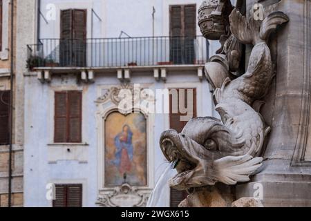 Delphin-Brunnen, entworfen von Giacomo della Porta im Jahr 1575 in Auftrag von Papst Gregor XIII Boncompagni, Piazza della Rotonda, Roma, Lazio, Italia Stockfoto