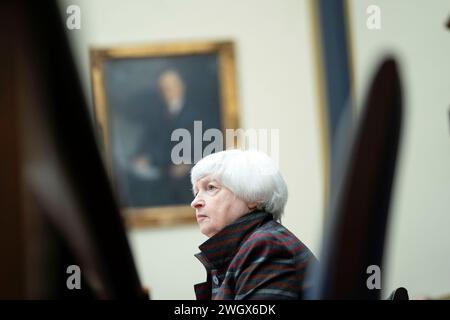 Washington, Usa. Februar 2024. Finanzministerin Janet Yellen spricht während einer Anhörung des House Financial Services Committee im US Capitol in Washington, DC am Dienstag, den 6. Februar 2024. Foto: Bonnie Cash/UPI Credit: UPI/Alamy Live News Stockfoto