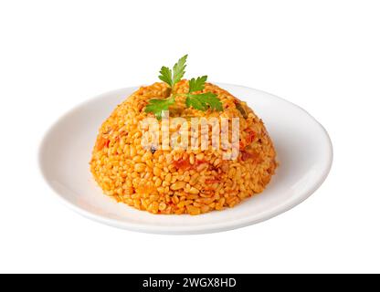 Traditioneller türkischer Bulgur-Pilaf mit Tomatensoße auf dem Teller (türkischer Name; Meyhane pilavi) Stockfoto