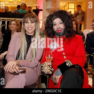 Annemarie Eilfeld, Harald Gloeoeckler bei der Anja Gockel Fashionshow W25 Pulse of Gaia im Hotel Adlon in Berlin. *** Annemarie Eilfeld, Harald Gloeoeckler bei der Anja Gockel Fashion Show W25 Pulse of Gaia im Hotel Adlon in Berlin Stockfoto