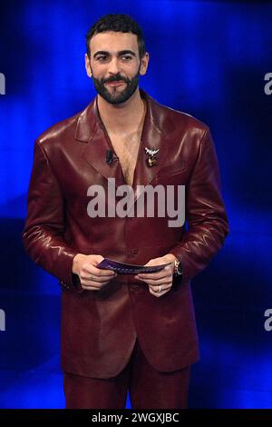 Sanremo, Italien. Februar 2024. Marco Mengoni während der 74. Ausgabe des SANREMO Italian Song Festivals im Ariston Theatre in Sanremo, Norditalien - Dienstag, 6. FEBRUAR 2024. Unterhaltung. (Foto: Marco Alpozzi/LaPresse)&#xa0; Foto: LaPresse/Alamy Live News Stockfoto