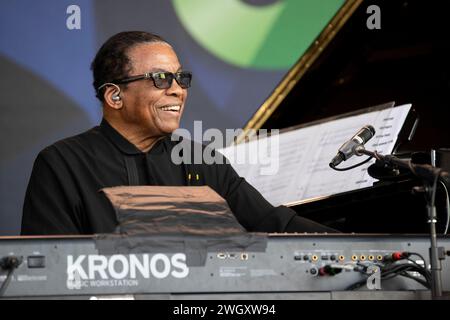 Der Pianist Herbie Hancock spielt 2023 am 6. August 2023 beim Newport Jazz Festival im Fort Adams in Newport, Rhode Island Stockfoto