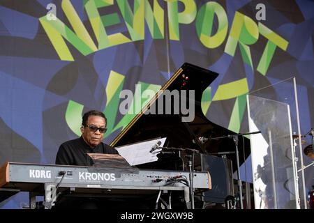 Der Pianist Herbie Hancock spielt 2023 am 6. August 2023 beim Newport Jazz Festival im Fort Adams in Newport, Rhode Island Stockfoto