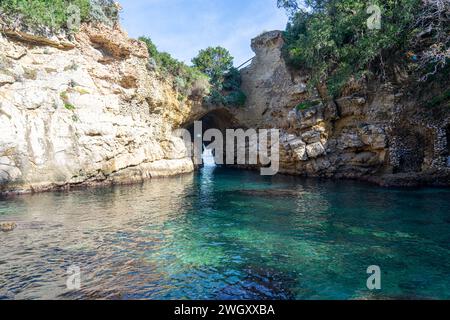 Strand in Regina Giovanna als Bogen im Zentrum von Sorrent, Italien Stockfoto