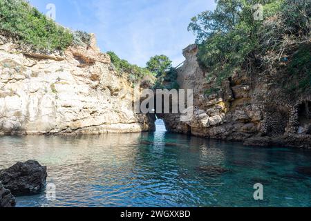 Strand in Regina Giovanna als Bogen im Zentrum von Sorrent, Italien Stockfoto