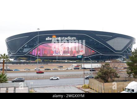 Las Vegas, Usa. Februar 2024. Das Super Bowl LVIII Logo wird am Dienstag, den 6. Februar 2024, im Allegiant Stadium in Las Vegas, Nevada, ausgestellt. Die San Francisco 49ers spielen am Sonntag, den 11. Februar 2024, im Super Bowl LVIII im Allegiant Stadium in Las Vegas, Nevada, gegen die Kansas City Chiefs. Foto: John Angelillo/UPI Credit: UPI/Alamy Live News Stockfoto
