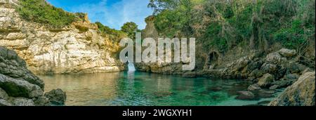 Strand in Regina Giovanna als Bogen im Zentrum von Sorrent, Italien Stockfoto