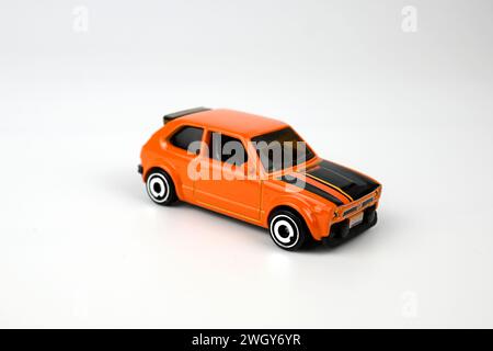 Hot Wheels Honda Civic 73 Custom auf weißem Hintergrund – Wales, Großbritannien – 6. Februar 2024 Stockfoto