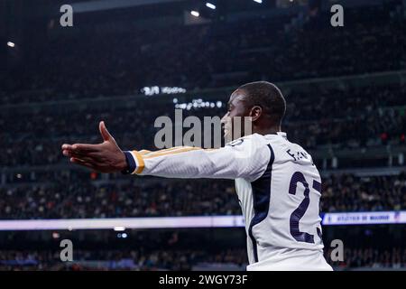 Madrid, Spanien. Februar 2024. Estadio Santiago Bernabéu Ferland Mendy von Real Madrid Gesten während des LaLiga EA Sports Matches zwischen Real Madrid und Atletico de Madrid im Stadion Santiago Bernabeu am 4. Januar 2024 in Bilbao, Spanien. (Foto: Maria de Gracia Jiménez) (Maria de Gracia Jiménez/SPP) Foto: SPP Sport Press Photo. /Alamy Live News Stockfoto