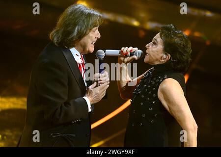 Sanremo, Italien. Februar 2024. Angela Brambati und Angelo Sotgiu (Ricchi e Poveri) während der 74. Ausgabe des SANREMO Italian Song Festival im Ariston Theatre in Sanremo, Norditalien - Dienstag, 6. FEBRUAR 2024. Unterhaltung. (Foto: Marco Alpozzi/LaPresse)  Foto: LaPresse/Alamy Live News Stockfoto