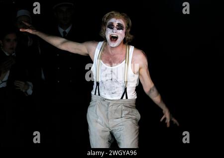 Szenenfoto - Opernproduktion 'Hamlet', Komische Oper, Premiere am 16. April 2023, Berlin Stockfoto