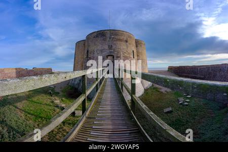 Aldeburgh, Vereinigtes Königreich - 6. Januar 2023: Martello Tower auf Orford Ness bei Aldeburgh, Suffolk, Vereinigtes Königreich Stockfoto