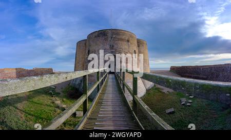 Aldeburgh, Vereinigtes Königreich - 6. Januar 2023: Martello Tower auf Orford Ness bei Aldeburgh, Suffolk, Vereinigtes Königreich Stockfoto