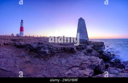 Portland, Vereinigtes Königreich - 19. März 2023: Sonnenaufgang im Frühling am Portland Bill Lighthouse, Portland, Dorset, Vereinigtes Königreich Stockfoto