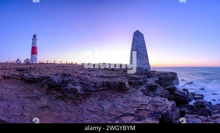 Portland, Vereinigtes Königreich - 19. März 2023: Sonnenaufgang im Frühling am Portland Bill Lighthouse, Portland, Dorset, Vereinigtes Königreich Stockfoto